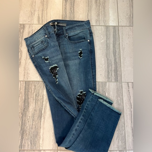 Denim jeans with lace accents - Picture 2 of 4